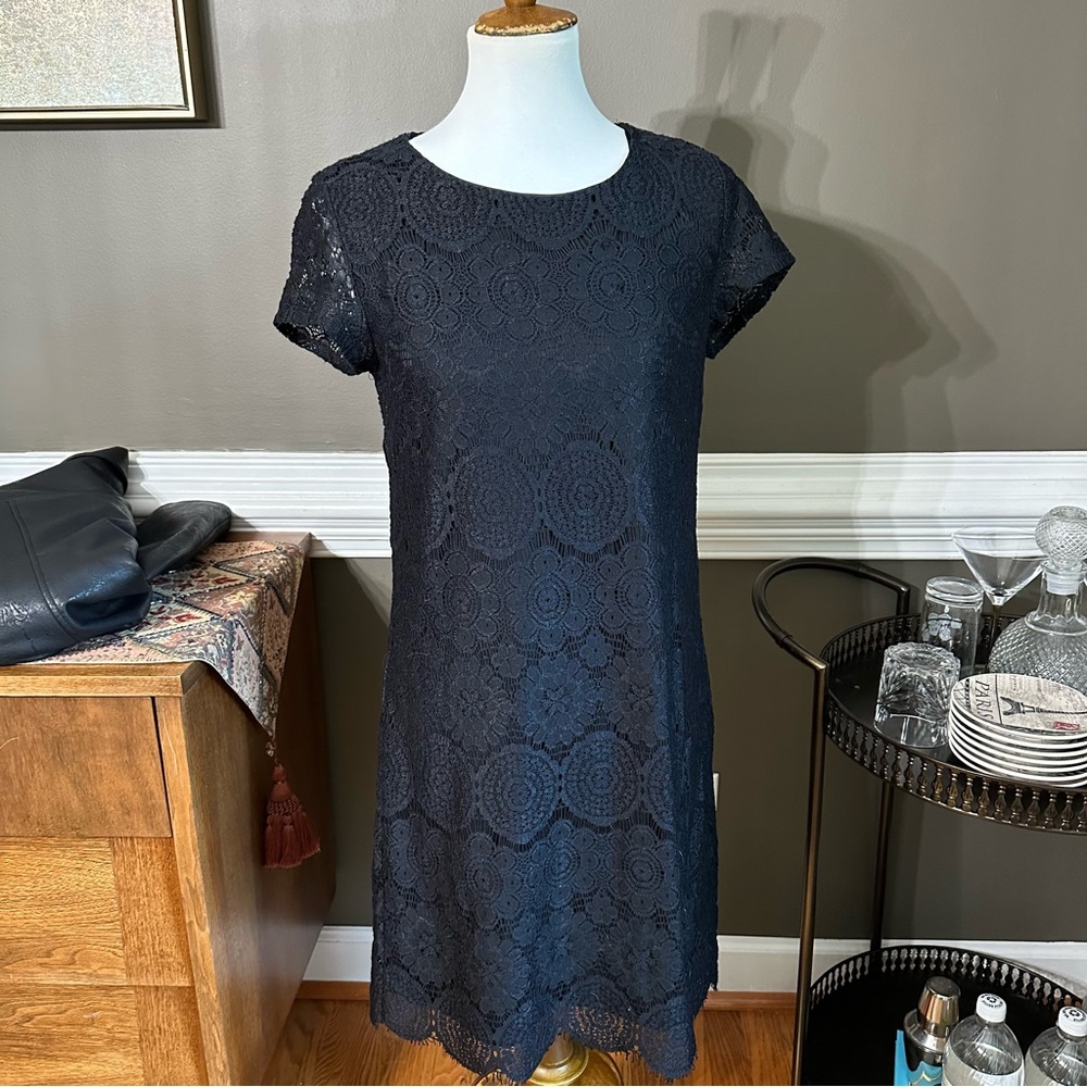 Black crochet cap sleeve dress from laundry by Shelli Segal Los Angeles. Size 8.